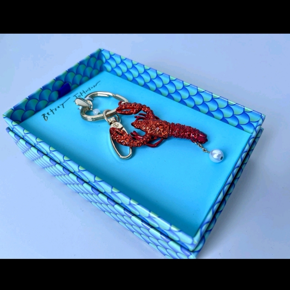Betsey Johnson Whimsical Red Lobster Keychain Dangling Pearl & Gold Heart - Picture 4 of 4